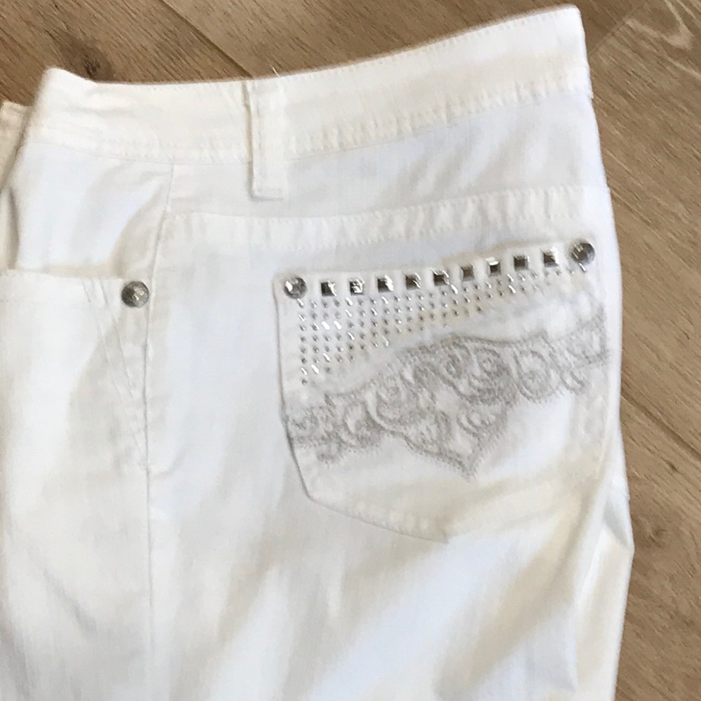 Like new, embellished, white denim Capri pants